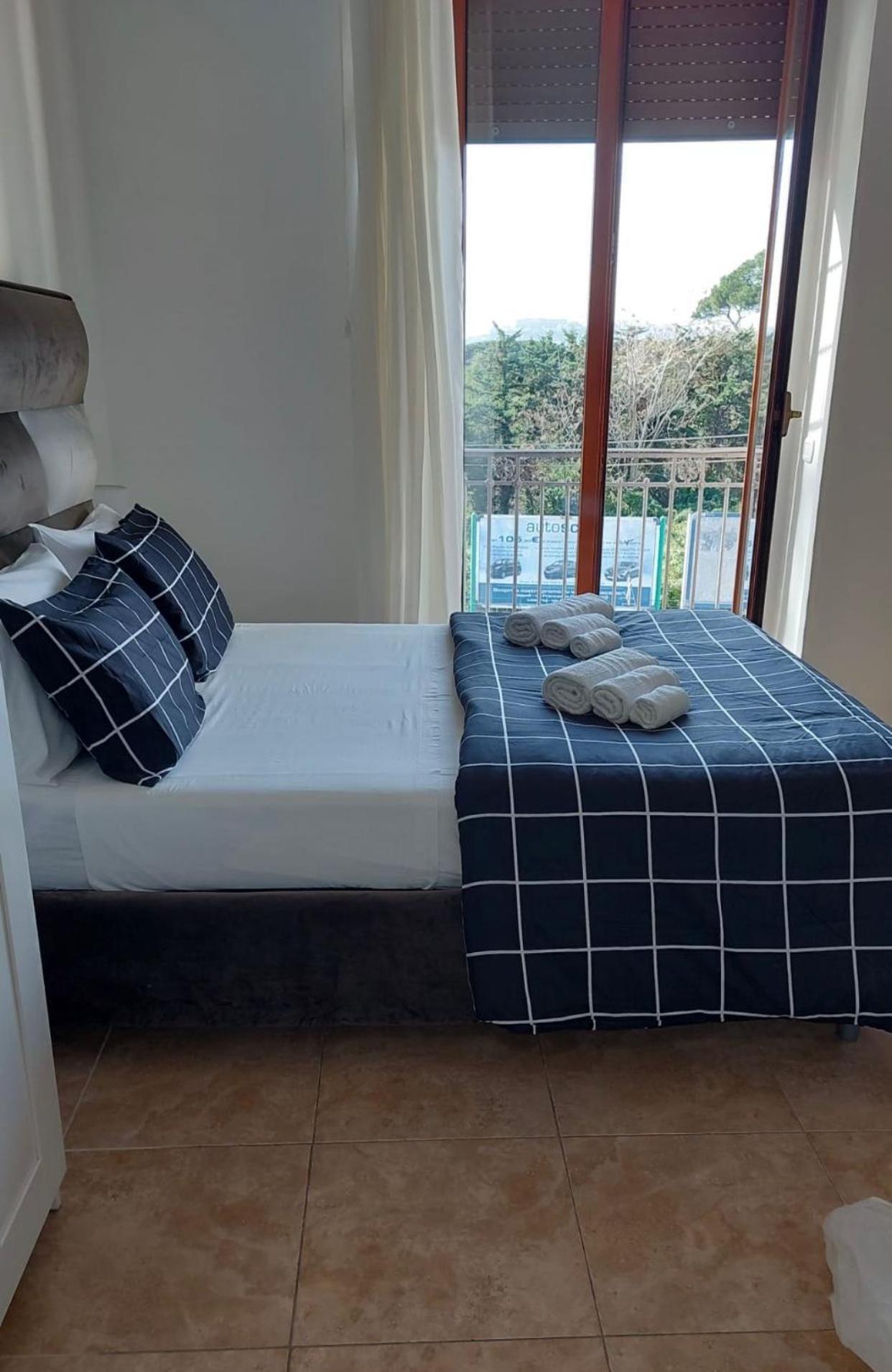 Miris Home Fast And Comfortable With Self Check In 8 Minutes Walk Near Naples Airport Bagian luar foto