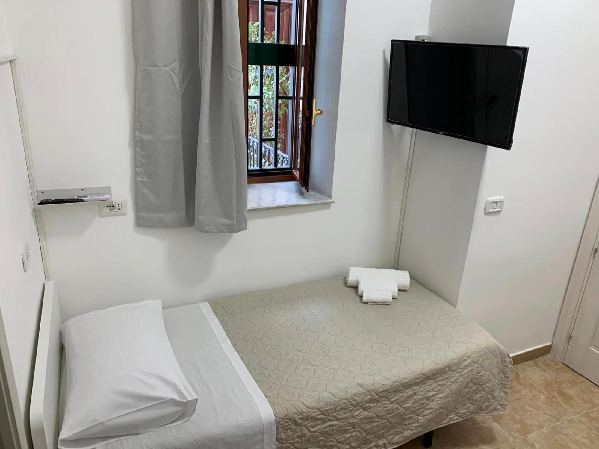 Miris Home Fast And Comfortable With Self Check In 8 Minutes Walk Near Naples Airport Bagian luar foto